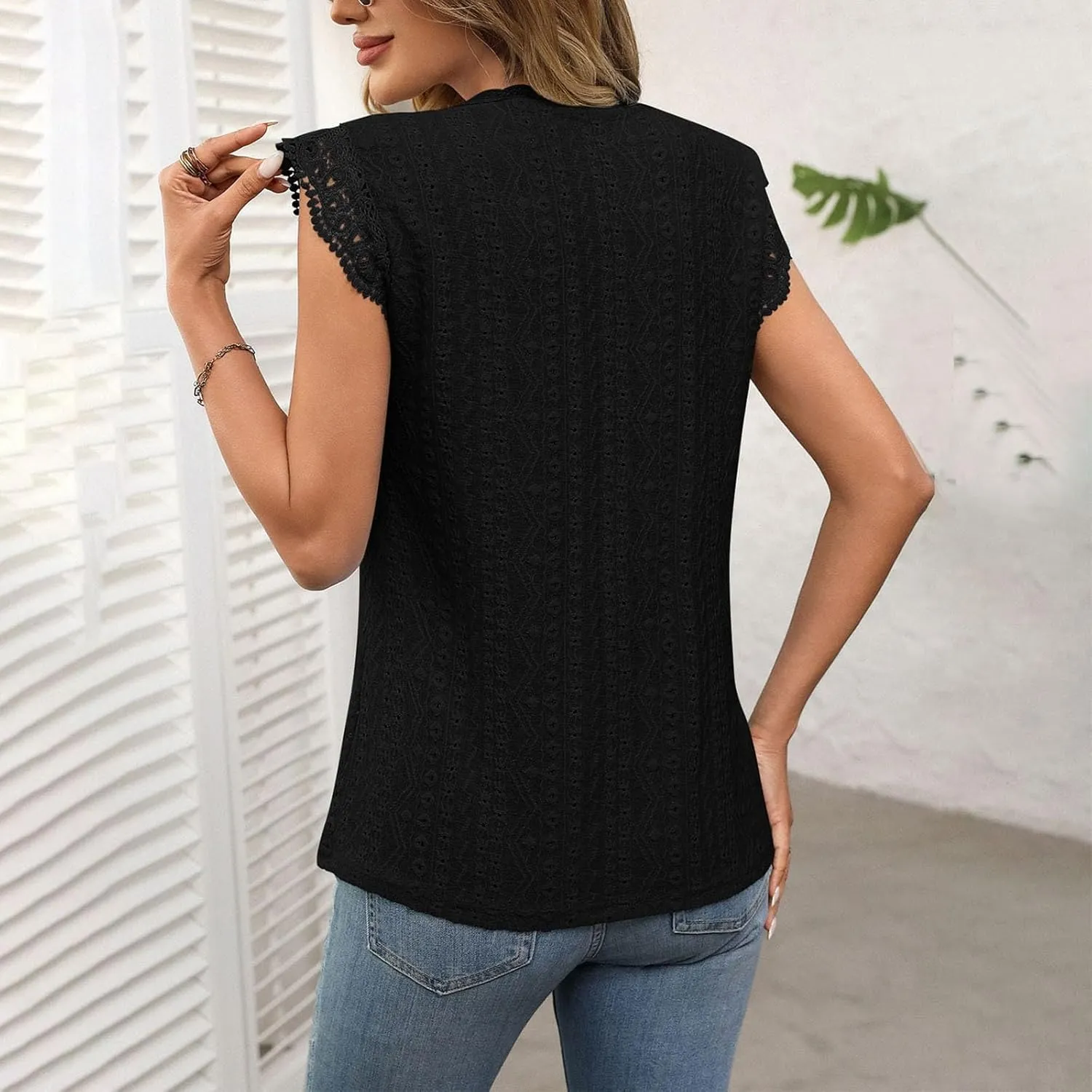 Womens Tank Tops Dressy Casual Eyelet Sleeveless Patchwork Lace Shirt Crewneck Hollow Out Fashion Summer Tank Top